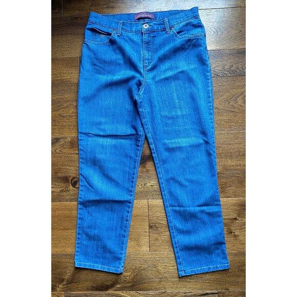 Gloria Vanderbilt Size 12 Short Denim Jeans Relaxed Fit Distressed Look - Picture 2 of 10